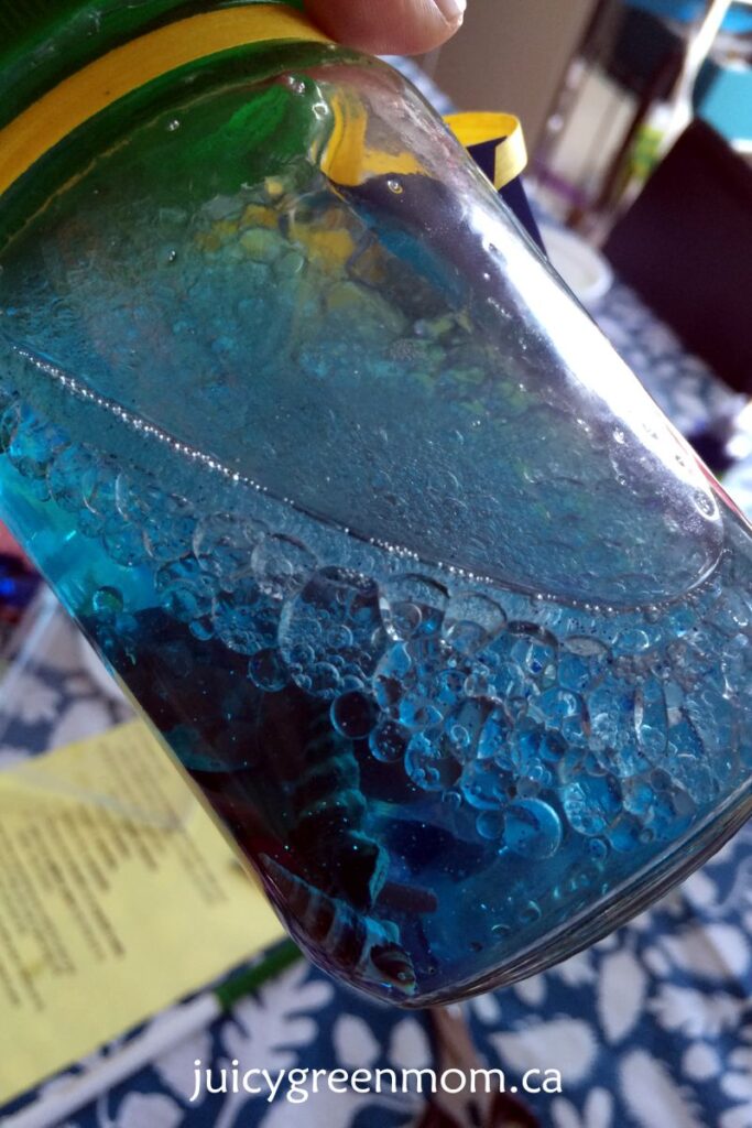 DIY ocean jars for a finding dory party juicygreenmom bubbles