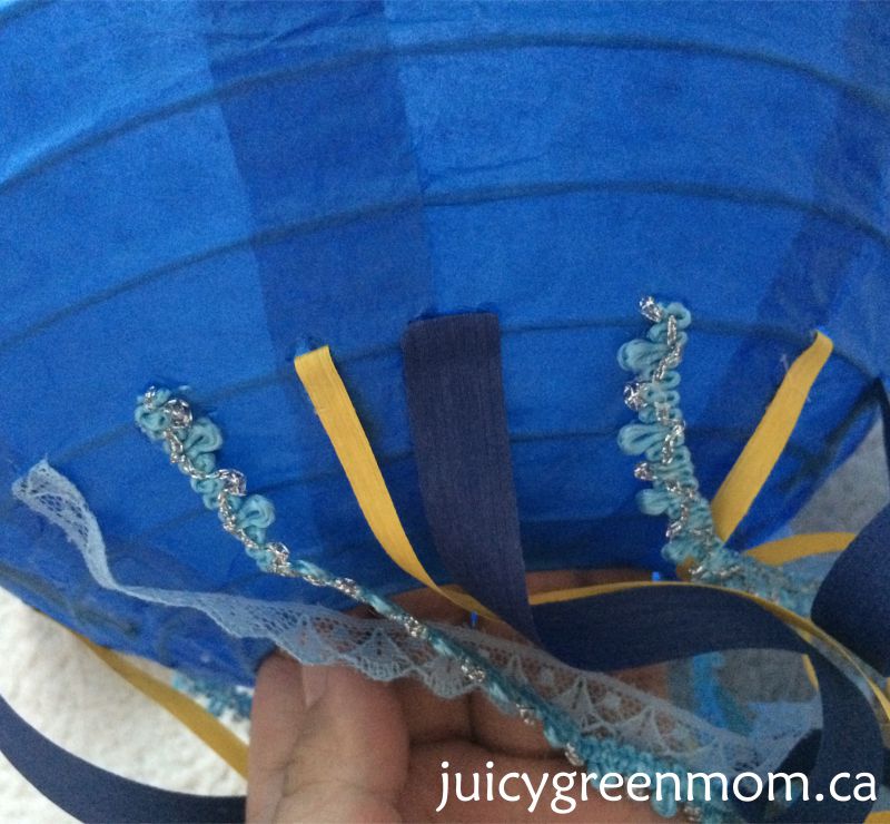 DIY paper lantern jellyfish for Finding Dory party Greenmunch juicygreenmom insert ribbon