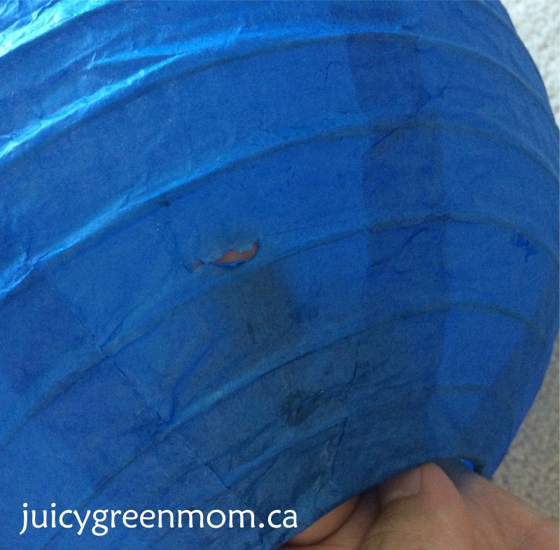 DIY paper lantern jellyfish for Finding Dory party Greenmunch juicygreenmom slit